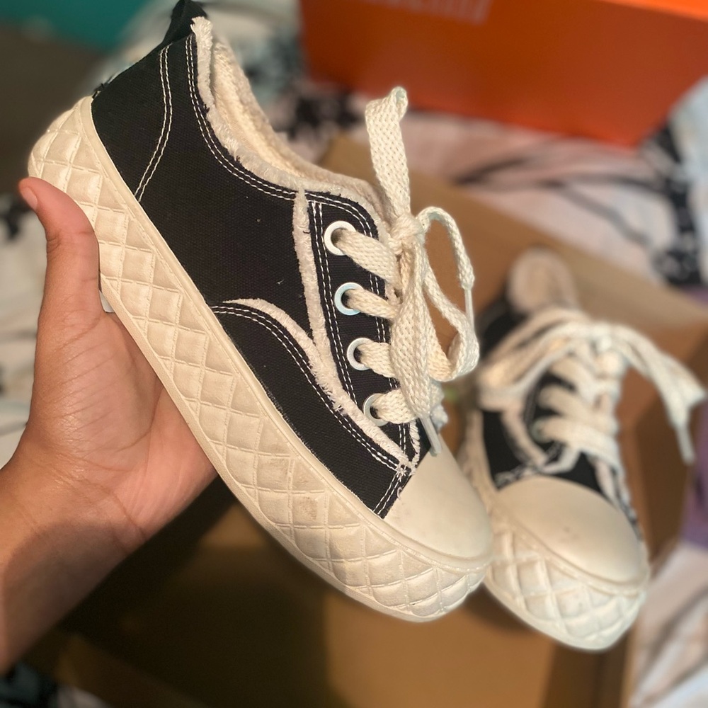 Canvas shoes with platform (size 7 in women)
